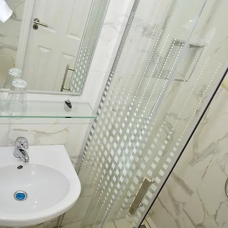 Centrooms House 3*