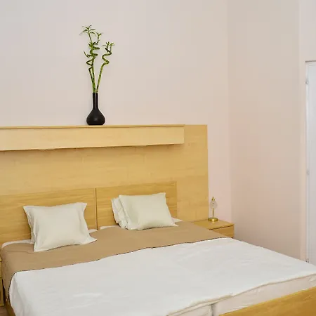Centrooms House